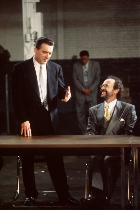 Paul Vitti (Robert De Niro, l.); Dr. Ben Sobel (Billy Crystal, r.) - Bildquelle: Warner Bros. Entertainment, Inc.v
