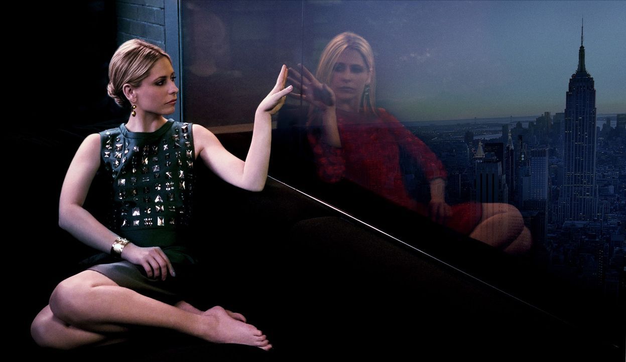 Bridget Kelly (Sarah Michelle Gellar) flüchtet zu ihrem Zwilling Siobhan nachdem sie Augenzeugin eines Mafia-Mordes wurde. Bei einem gemeinsamen Bo... - Bildquelle: 2011 THE CW NETWORK, LLC. ALL RIGHTS RESERVED