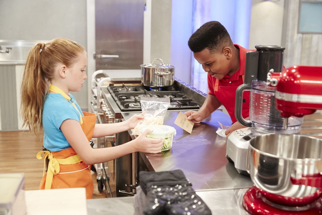 Treffen Peggy (l.) und Alex (r.) die richtigen Entscheidungen, wenn es heißt: Nachtisch aus der Lunchbox? - Bildquelle: Greg Gayne 2015, Television Food Network, G.P. All Rights Reserved