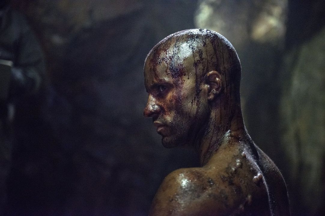 Lincoln (Ricky Whittle) hätte nie gedacht, dass es noch ein schlimmeres Schicksal gibt, als von den Reapern gefangengenommen zu werden ... - Bildquelle: 2014 Warner Brothers