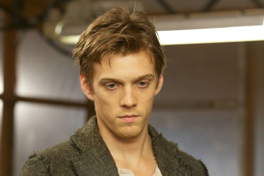Ian (Jake Abel) liebt Wanda, aber in ihrem Körper und Geist ist auch Melanie, die Jared über alles liebt. Kann der junge Mann trotzdem zu seiner gro... - Bildquelle: © 2013 Concorde Filmverleih GmbH