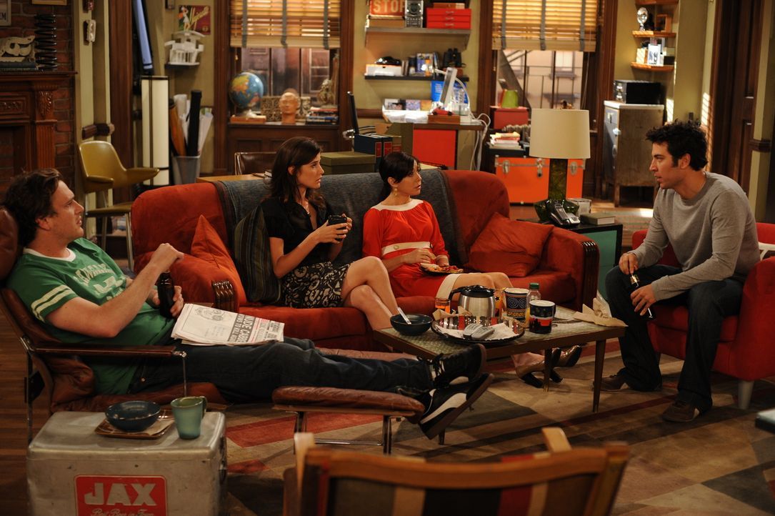 Sind sich nicht ganz einig, ob es Wunder wirklich gibt: Ted (Josh Radnor, r.), Marshall (Jason Segel, l.), Lily (Alyson Hannigan, 2.v.r.) und Robin... - Bildquelle: 20th Century Fox International Television