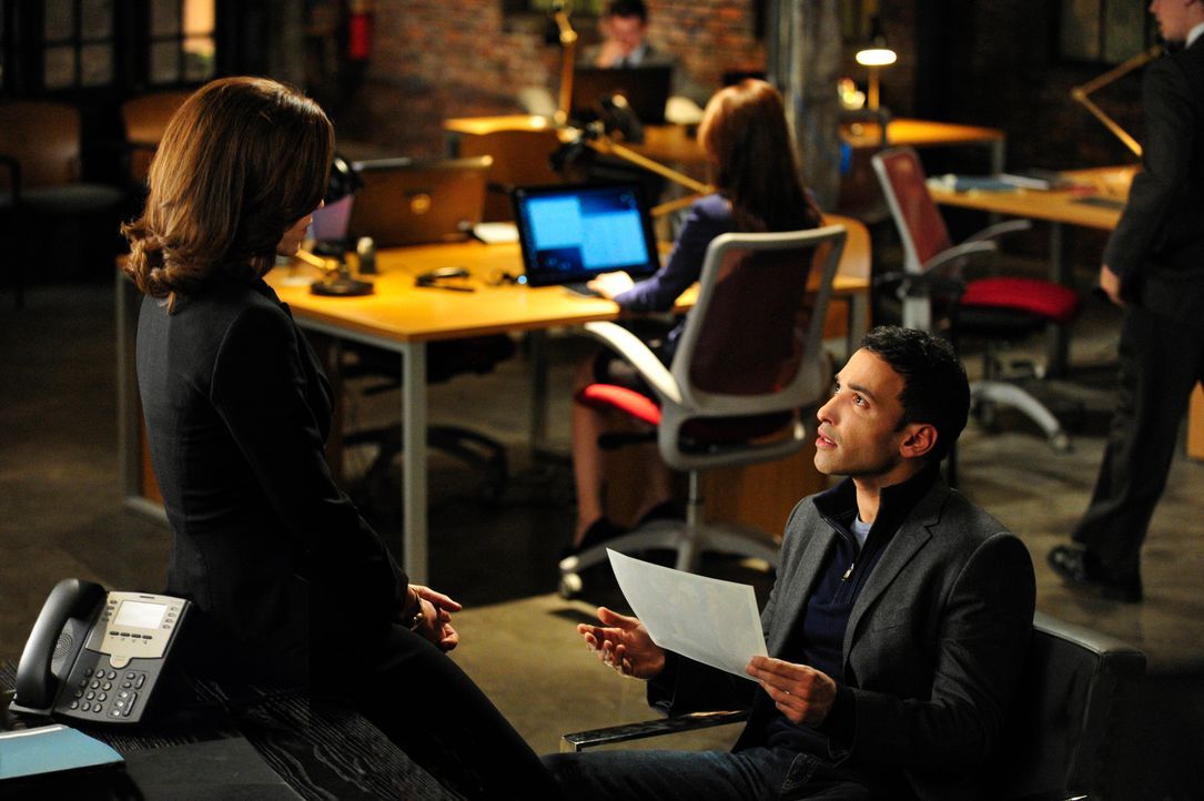 Viel Arbeit wartet auf Alicia (Julianna Margulies, l.) und Zayeed Shaheed (Haaz Sleiman, r.) ... - Bildquelle: John Paul Filo 2013 CBS Broadcasting Inc. All Rights Reserved.