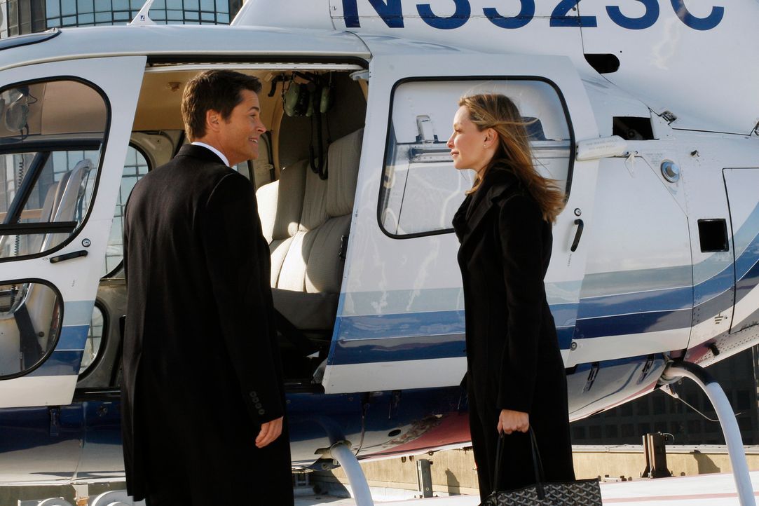 Erleben einen außergewöhnlichen Valentinstag: Kitty(Calista Flockhart, r.) und Senator McCallister (Rob Lowe, l.) ... - Bildquelle: Disney - ABC International Television
