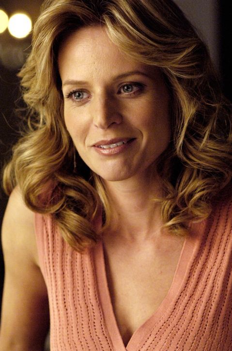 Während Julia, Liz und Gina (Jessalyn Gilsig) ein neues Hautpflegeprodukt entwickeln, wird Christian mit einem Konflikt zwischen medizinischer Ethi... - Bildquelle: TM and   2005 Warner Bros. Entertainment Inc. All Rights Reserved.