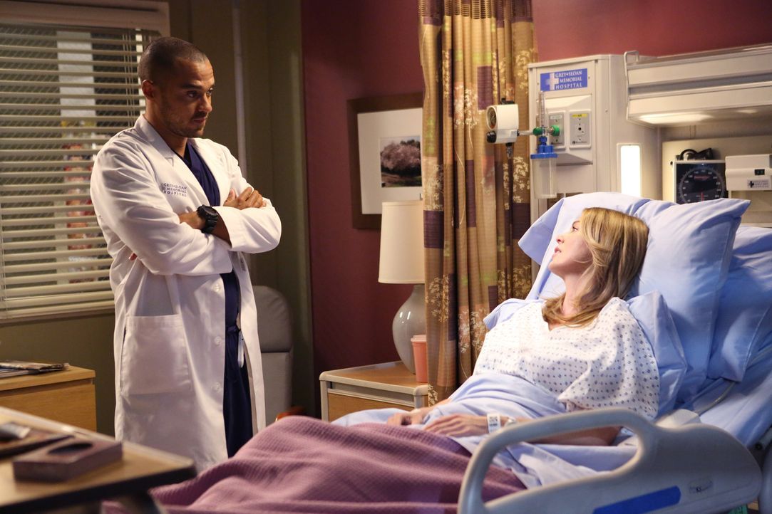 In einem heftigen Streit kann Jackson (Jesse Williams, l.) April klar machen, dass er nichts mehr für sie empfindet, während Meredith (Ellen Pompe... - Bildquelle: ABC Studios