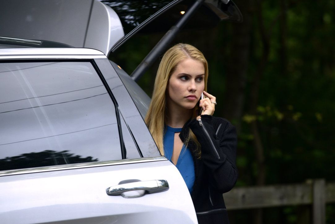 Als Rebekah (Claire Holt) erfährt, dass ihre Mutter ihren Aufenthaltsort herausgefunden hat, muss sie zusammen mit ihrer Nichte flüchten ... - Bildquelle: Warner Bros. Television