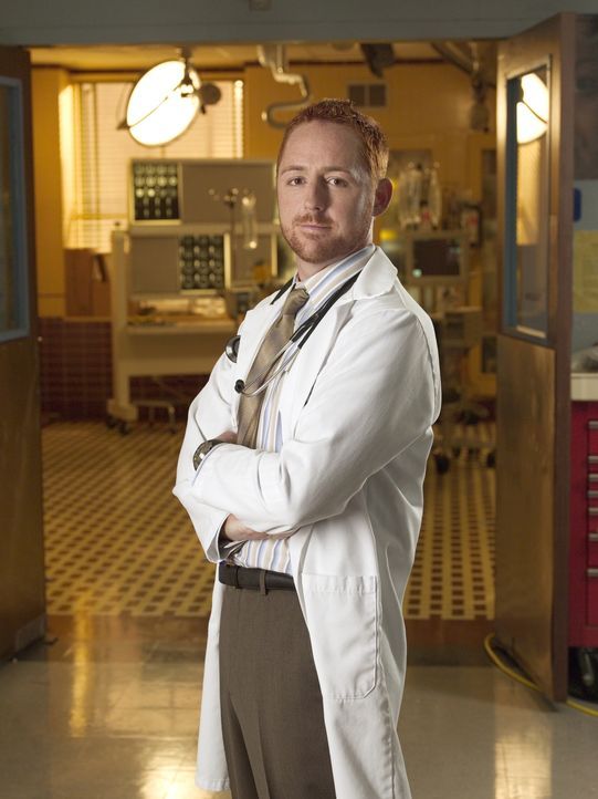 (13. Staffel) - Immer im Einsatz, um Leben zu retten: Dr. Morris (Scott Grimes) ... - Bildquelle: Warner Bros. Television
