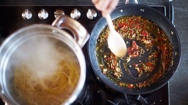 Spaghetti Alla Puttanesca Rezept Von Jamie Oliver