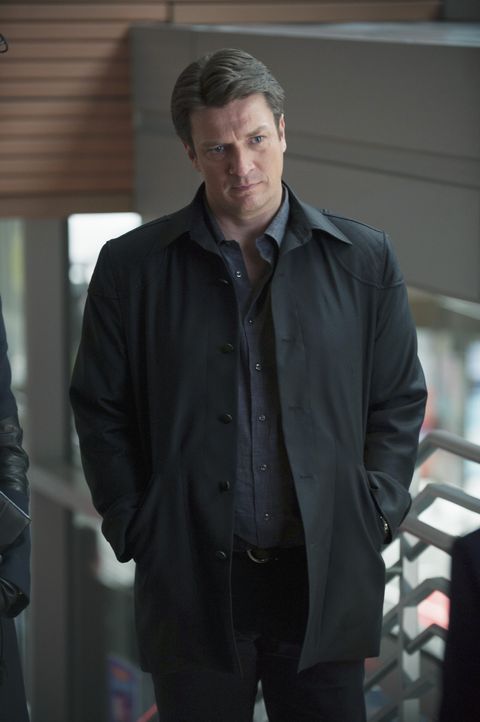 Nachdem Castle (Nathan Fillion) nicht mehr für die Polizei und an der Seite von Beckett arbeiten darf, besorgt er sich eine Privatdetektivlizenz in... - Bildquelle: ABC Studios