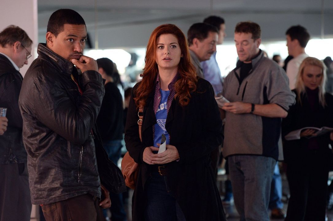 Als der erfolgreiche Fruchtbarkeitsmediziner Dr. Karl Forster als vermisst gemeldet wird, müssen Laura (Debra Messing, r.) und Billy (Laz Alonso, l.... - Bildquelle: Warner Bros. Entertainment, Inc.