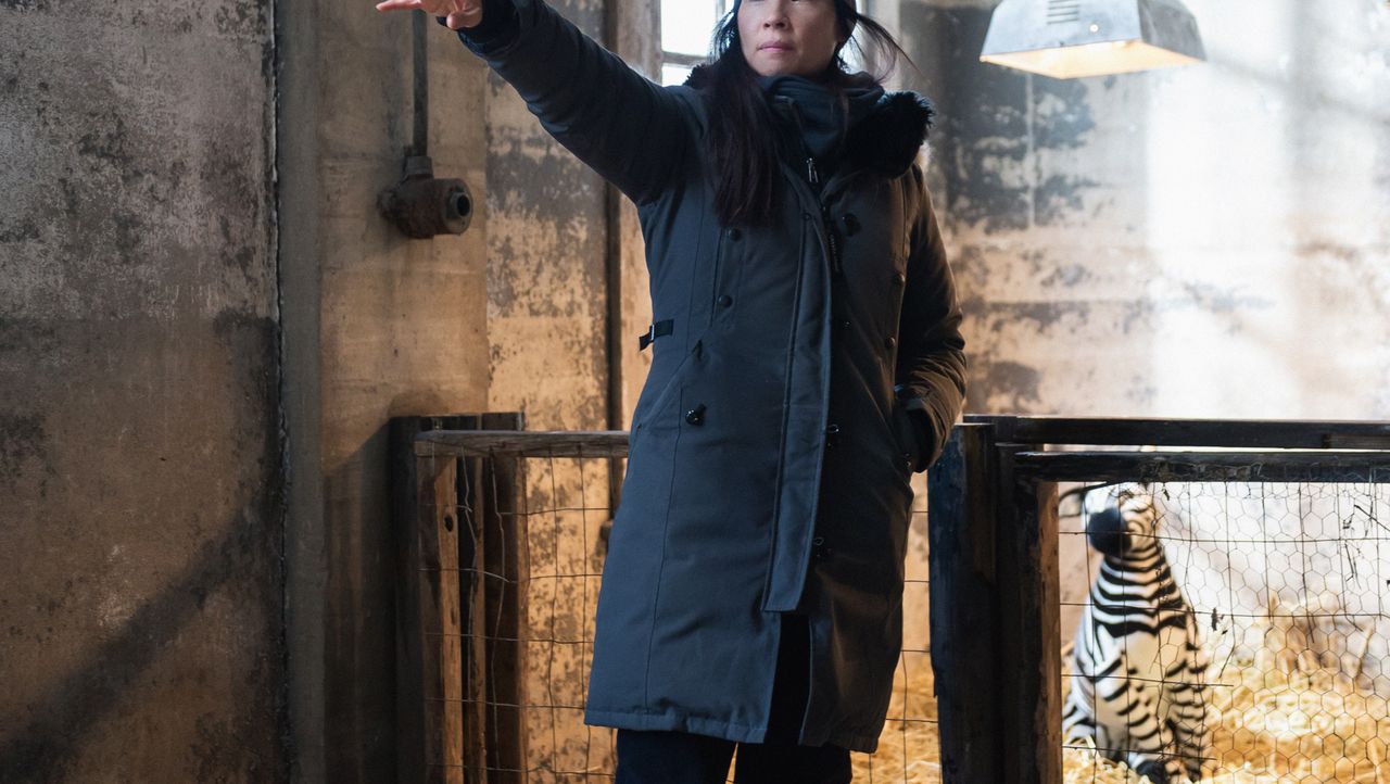 Холмс элементарно ватсон. Элементарно 3 1 6. Лью пальтер. Элементарно 3 1 6. Эйдан куинн элементарно.