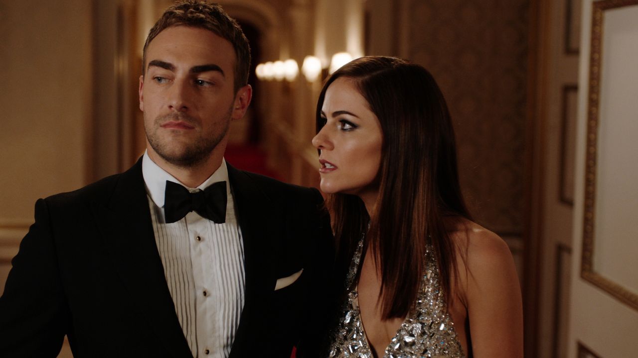 Wie wird Jasper (Tom Austen, l.) mit der Information über das wahre Ziel des Schusses, der ihn fast umgebracht hat, umgehen? Wird er Eleanor (Alexan... - Bildquelle: 2018 Lions Gate Entertainment Inc. All Rights Reserved.