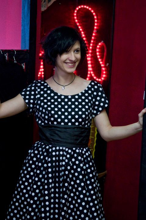 Daniela, die eigentlich mehr den Gothic-Stil mag, präsentiert sich in einem Kleid, das die Kandidaten für sie ausgesucht haben. Wird dies das Outfit... - Bildquelle: Martin Menke Sat.1
