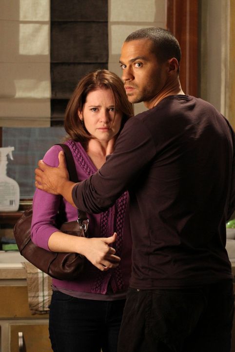 Während Cristina bei ihrer eigenen Einweihungsparty nicht dabei ist, geraten Alex und Jackson (Jesse Williams, r.) wegen April (Sarah Drew, l.) anei... - Bildquelle: ABC Studios