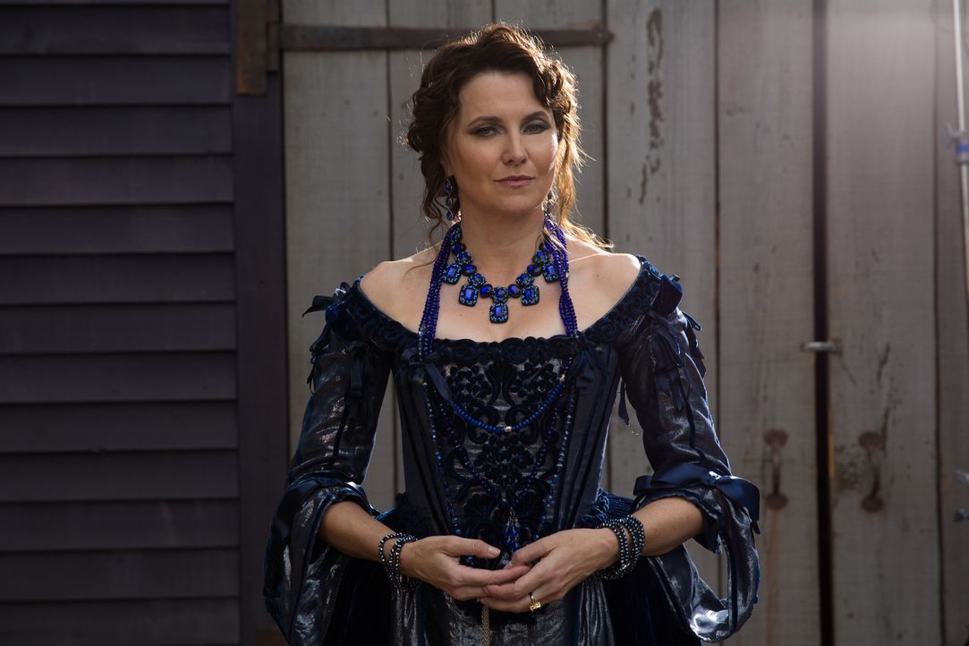 Noch ahnt Mary nicht, dass Countess Marburg (Lucy Lawless) nicht ihre einzige Feindin im Machtkampf der Hexen ist ... - Bildquelle: 2015 Fox and its related entities. All rights reserved.