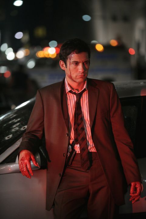 Zum Glück wurde Danny Taylor (Enrique Murciano) beim Überfall nur leicht verletzt ... - Bildquelle: Warner Bros. Entertainment Inc.
