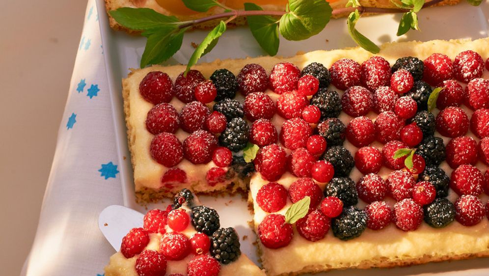 Obstkuchen mit Blätterteig - Rezept aus Enie backt