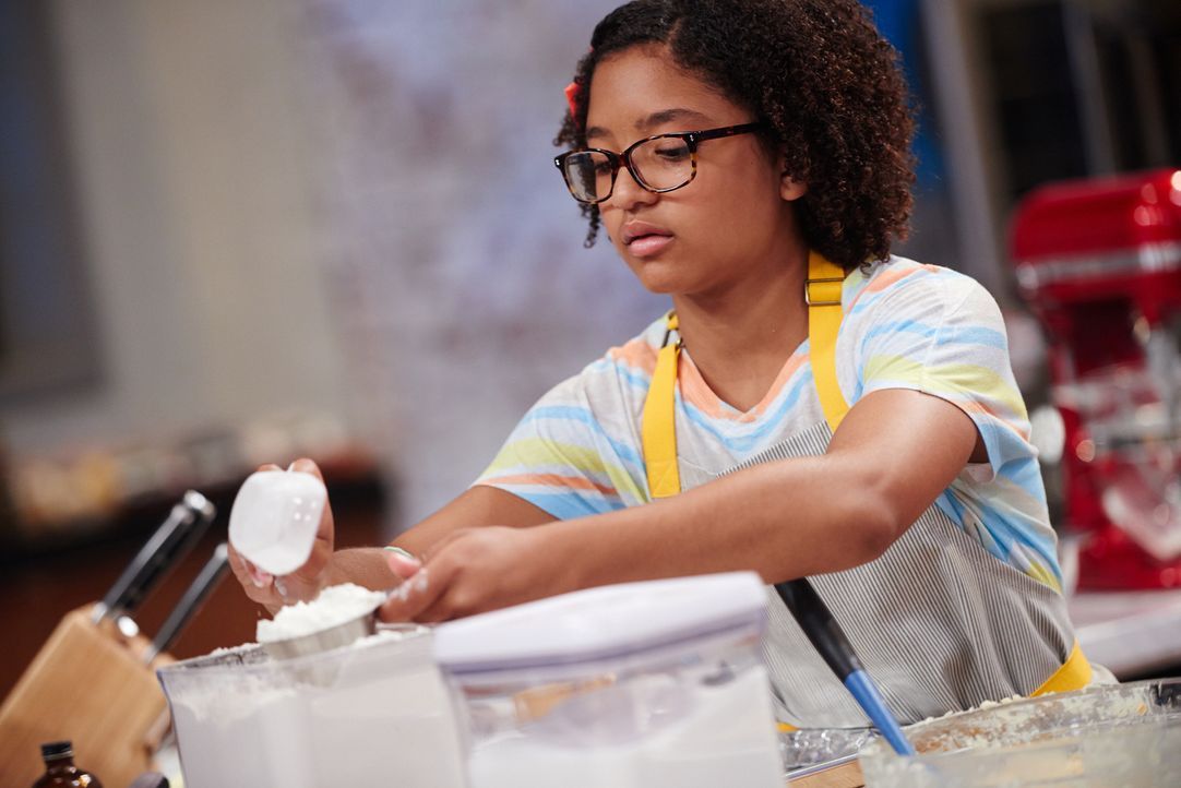 Wie wird sich die junge Bäckerin Caroline im Backwettbewerb schlagen? - Bildquelle: Eddy Chen 2014, Television Food Network, G.P. All Rights Reserved