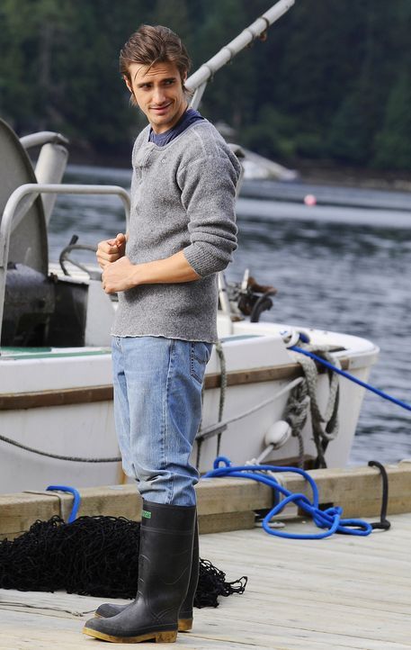 Jimmy (C.J. Thomason) ist gerade auf dem Weg zur Jagd, als er auf Abby trifft ... - Bildquelle: 2009 CBS Studios Inc. All Rights Reserved.