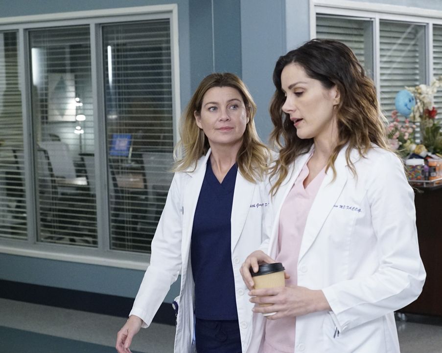 Dr. Meredith Grey (Ellen Pompeo, l.); Dr. Carina DeLuca (Stefania Spampinato, r.) - Bildquelle: Kelsey McNeal © 2020 American Broadcasting Companies, Inc. All rights reserved. / Kelsey McNeal