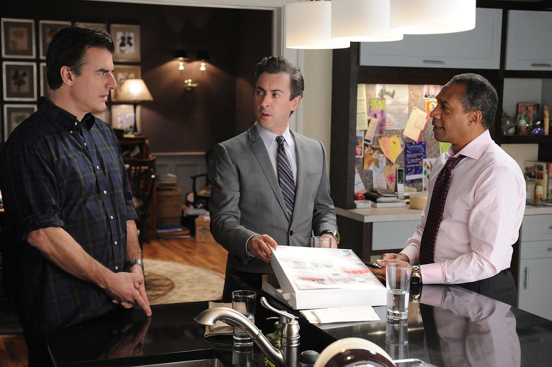 Peter (Chris Noth, l.) will sein Kabinett (Alan Cumming, M.; Joe Morton, r.) davon überzeugen, sich himmlischen Beistand zu holen ... - Bildquelle: CBS Studios Inc. All Rights Reserved.