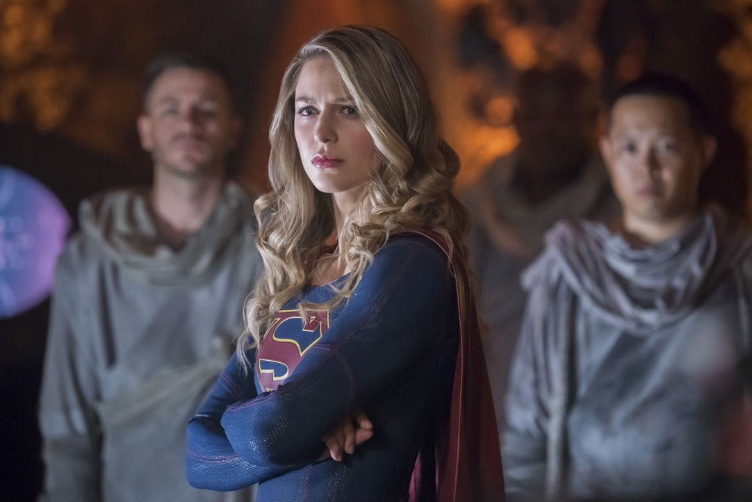 Kara alias Supergirl (Melissa Benoist) begleitet J'onn auf einer persönlichen Mission ... - Bildquelle: 2017 Warner Bros.