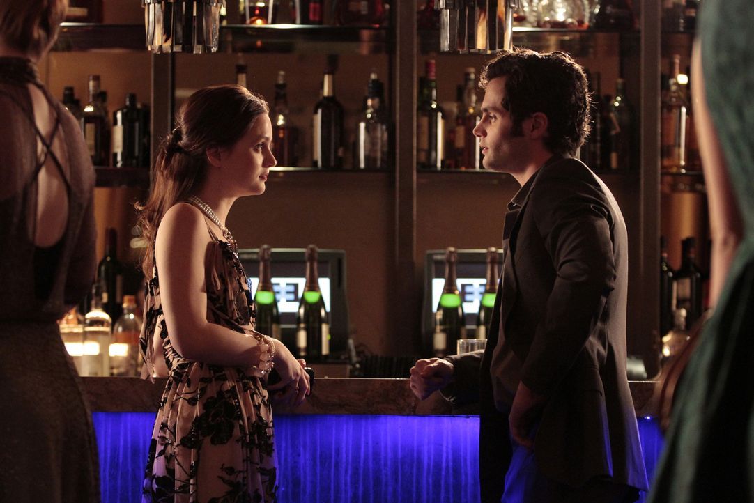 Was läuft zwischen Blair (Leighton Meester, l.) und Dan (Penn Badgley, r.)? - Bildquelle: Warner Bros. Television