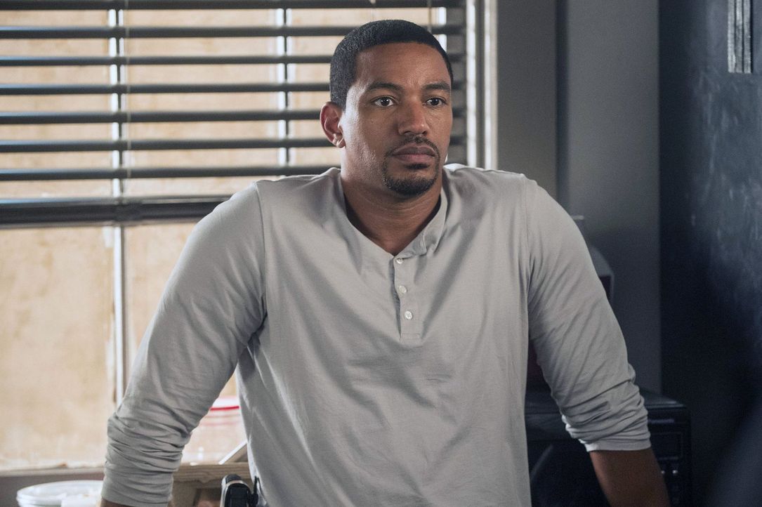 Muss gemeinsam mit Laura einen neuen Fall lösen: Billy Soto (Laz Alonso) ... - Bildquelle: Warner Bros. Entertainment, Inc.