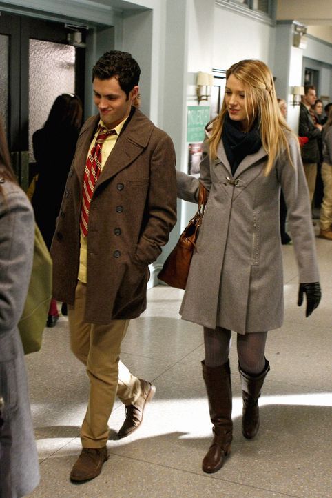 Haben ein Problem damit, dass Lily und Rufus ein Paar sind: Dan (Penn Badgley, l.) und Serena (Blake Lively, r.) ... - Bildquelle: Warner Brothers