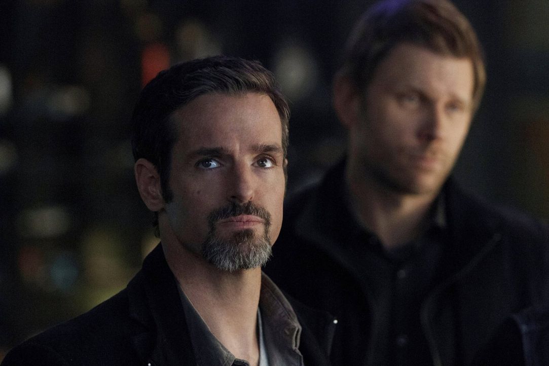 Die Rückkehr von Roger (Jeffrey Pierce, l.) ist nur der nächste Schritt in einem Krieg, den Jedikiah (Mark Pellegrino, r.) schon lange Zeit führt ..... - Bildquelle: Warner Bros. Entertainment, Inc