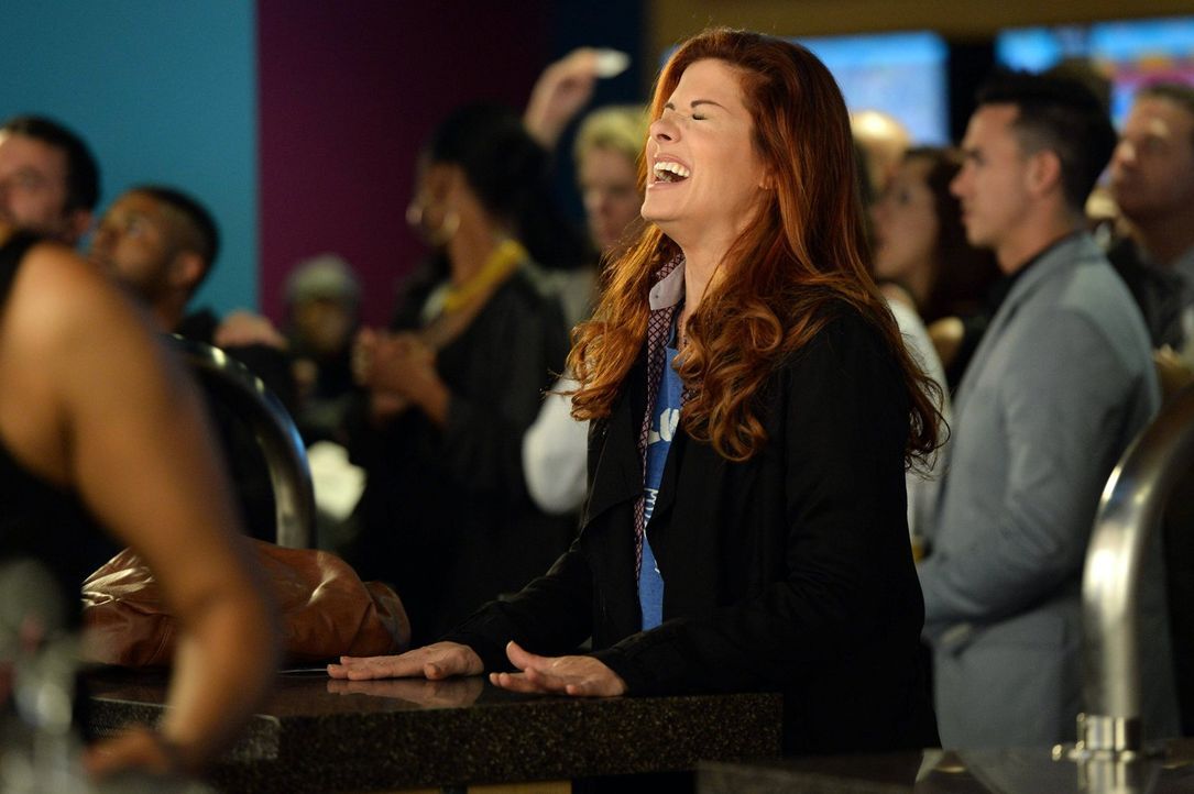 Die Ermittlungen im Fall des verschwunden Fruchtbarkeitsmediziners Dr. Karl Forster, führen Laura (Debra Messing) zu Pferdewetten an die Rennbahn ... - Bildquelle: Warner Bros. Entertainment, Inc.