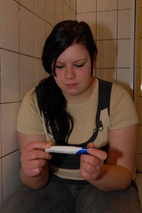Nadines sehnlichster Wunsch: ein Kind. Sie macht einen Schwangerschaftstest ... - Bildquelle: ProSieben