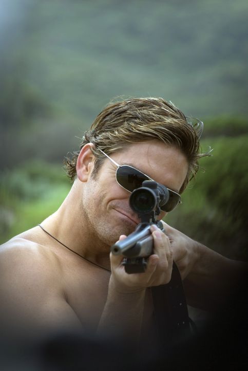 Achtlos feuert Peter (James Caviezel) mit seinem Gewehr durch die Gegend und verletzt Tiere und Natur. Diese nimmt jedoch Rache und schlägt gnadenlo... - Bildquelle: Arclight Films