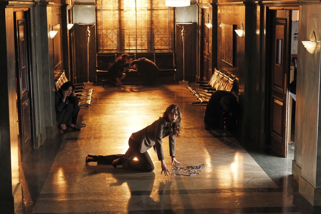 Dem Auftragskiller ist die Flucht aus dem Gerichtssaal gelungen. Kate Beckett (Stana Katic) nimmt die Verfolgung auf! - Bildquelle: ABC Studios