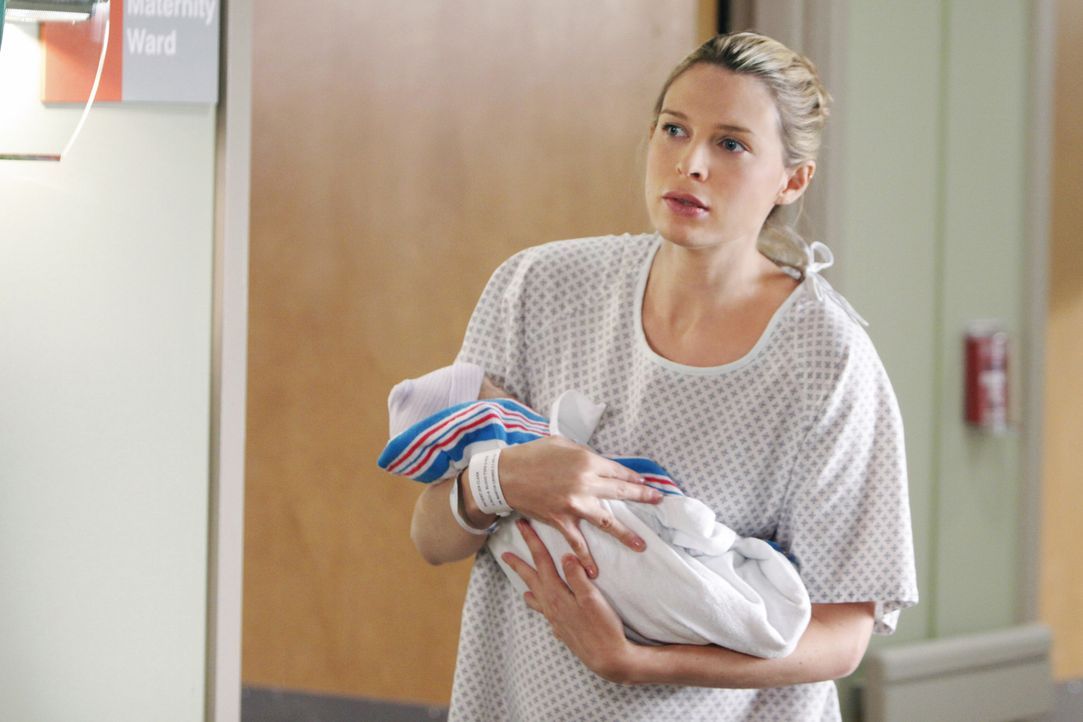 Anfangs ist Jen (Sara Foster) mit dem Neugeborenen völlig überfordert ... - Bildquelle: 2010 The CW Network. All Rights Reserved.