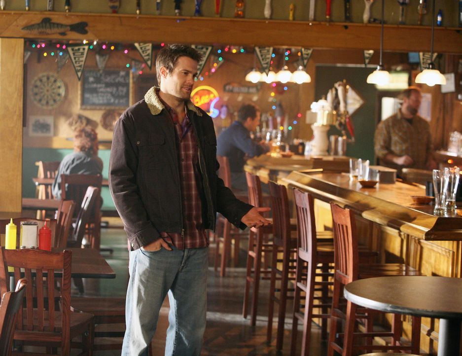 Eddie Latekka (Geoff Stults) will sich bei seiner Freundin entschuldigen ... - Bildquelle: ABC Studios