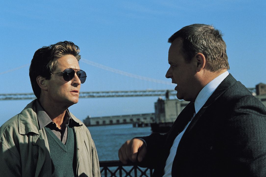 Nick Curran (Michael Douglas, l.); Gus (George Dzundza, r.) - Bildquelle: 1992 STUDIOCANAL. All Rights Reserved.