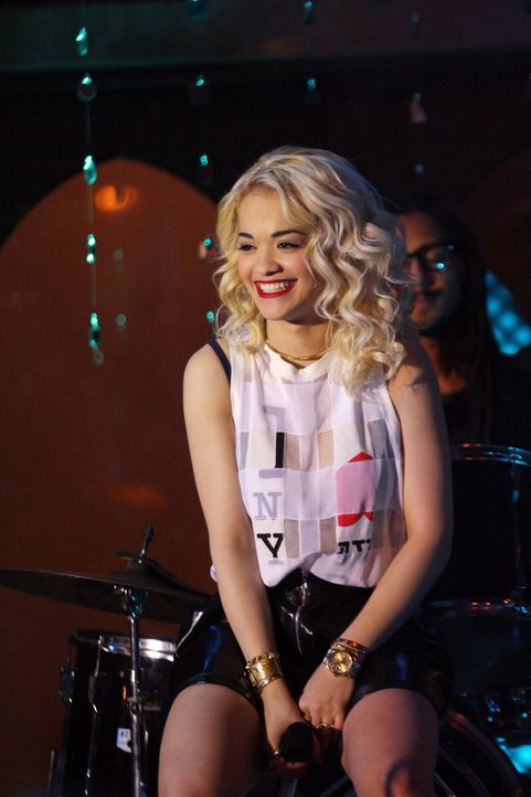 Rita Ora (Rita Ora) heizt dem Publikum kräftig ein ... - Bildquelle: 2012 The CW Network. All Rights Reserved.
