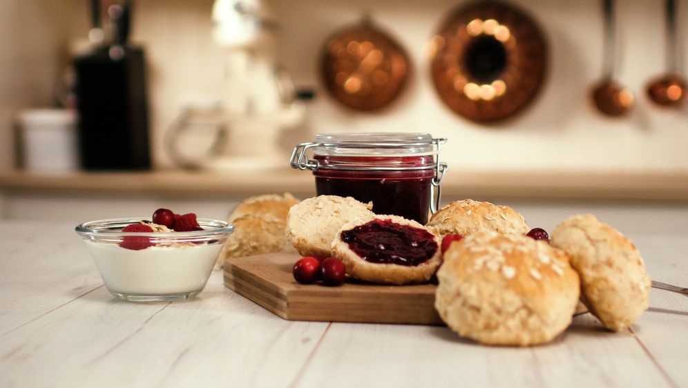 Gesunde Brötchen mit Fruchtaufstrich | Rezept aus Enie backt