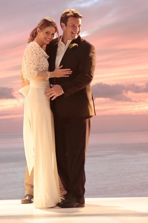 Geben sich endlich das Ja-Wort: Castle (Nathan Fillion, r.) und Beckett (Stana Katic, l.) ... - Bildquelle: ABC Studios