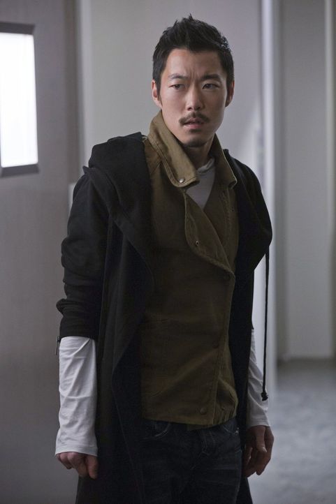 Wird Russell (Aaron Yoo) sich auf einen Deal mit dem Gründer einlassen? - Bildquelle: Warner Bros. Entertainment, Inc