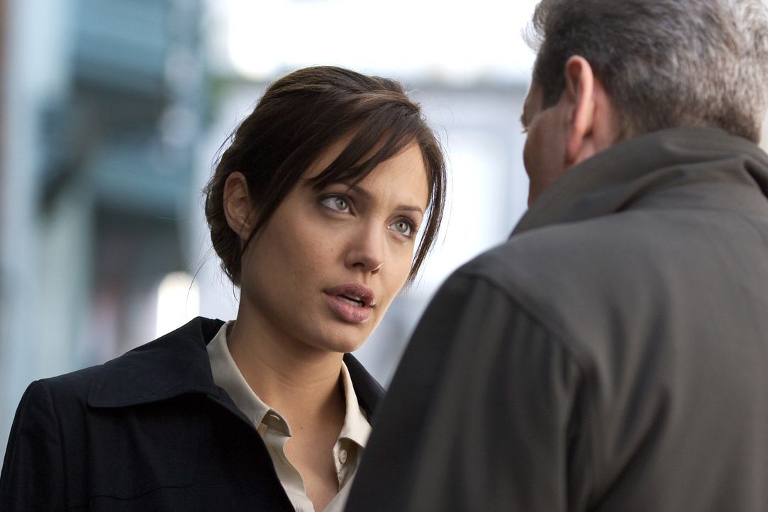 Special Agent Illeana Scott (Angelina Jolie) zählt zu den Top-Profilern des FBI, weil sie sich nie auf die üblichen Fahndungsmethoden verlässt, wenn... - Bildquelle: Warner Bros.