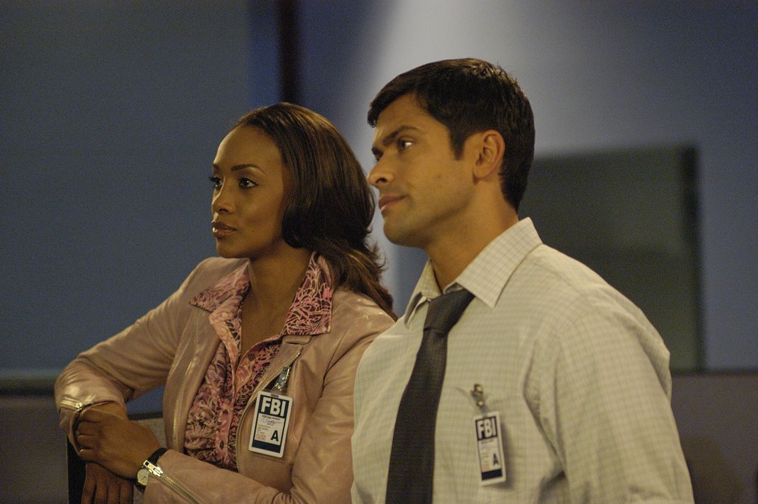 Eine junge Frau verschwindet spurlos. Nicole (Vivica A. Fox, l.) und Antonio (Mark Consuelos, r.) erfahren, dass ihr letztes Lebenszeichen von der  - Bildquelle: Sony Pictures Television International. All Rights Reserved.