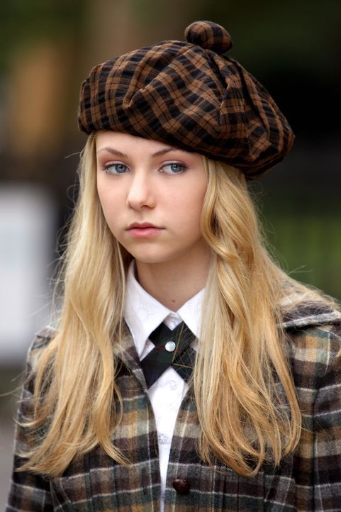 Eine schwierige Entscheidung: Jenny (Taylor Momsen) muss zwischen einer Ausstellung ihrer Mutter und dem Ball wählen ... - Bildquelle: Warner Brothers