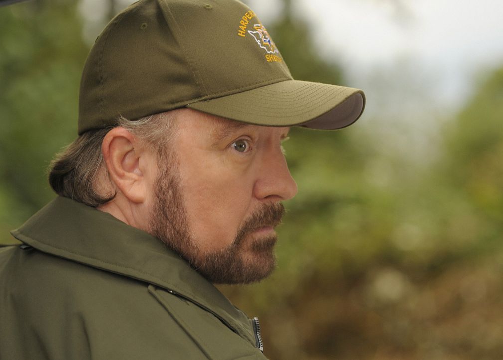 Merkwürdig: Bereits seit einigen Tagen wurde der Pfarrer nicht mehr gesehen. Charlie (Jim Beaver) macht sich auf die Suche nach seinem alten Freund... - Bildquelle: 2009 CBS Studios Inc. All Rights Reserved.