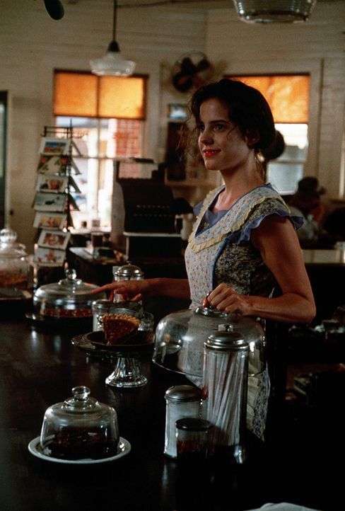 Im "Whistle Stop Café" fängt für Ruth (Mary-Louise Parker), die sich endlich von ihrem tyrannischen Ehemann lösen konnte, ein neues Leben an. - Bildquelle: Copyright ITV plc (Granada International)