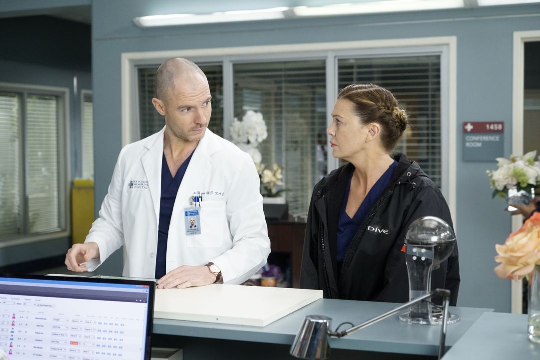 Dr. Cormac Hayes (Richard Flood, l.); Dr. Meredith Grey (Ellen Pompeo, r.) - Bildquelle: Kelsey McNeal © 2020 American Broadcasting Companies, Inc. All rights reserved. / Kelsey McNeal