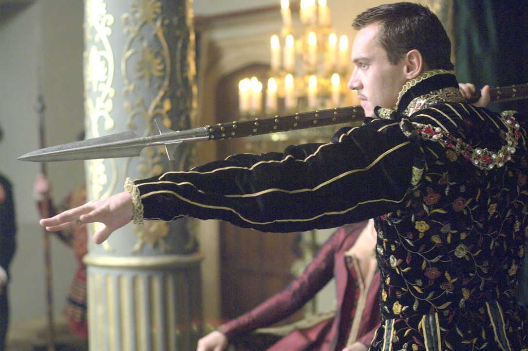 Weihnachten im Königshaus: König Henry VIII. (Jonathan Rhys Meyers) ist erfreut über das Geschenk seiner Liebsten ... - Bildquelle: 2008 TM Productions Limited and PA Tudors II Inc. All Rights Reserved.