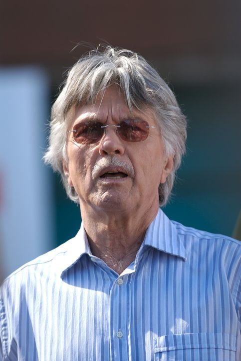 Robert Bannister (Tom Skerritt) ist der Geschäftsführer der &#8222;Camtrell Corporation&#8220;, einer Konstruktionsfirma, die kurz vor dem Bankrot... - Bildquelle: 2006 RHI Entertainment Distribution, LLC